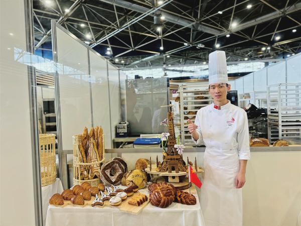 口用热爱铺就世界冠军之路ayx爱游戏体育网页版入
